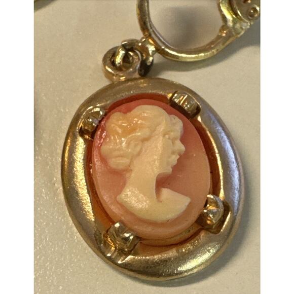 Cameo Dangling Goldtone Clip-On Earrings VINTAGE Pat 8189715 1/4" Cameo - Picture 2 of 5